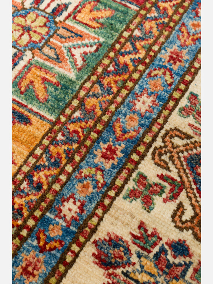 El dokuma Afgan Kazak halı kırmızı geometrik madalyon 171 x 244 cm detay