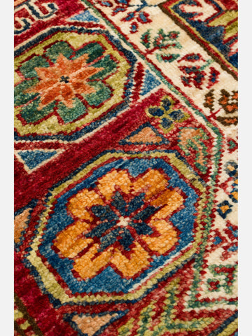 El dokuma Afgan Kazak halı kırmızı geometrik madalyon 171 x 244 cm detay