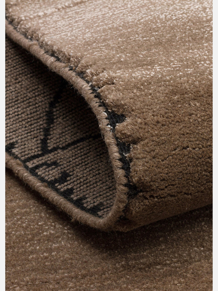 Dakar Series Wool, Rayon and Polyester Blend Handwoven Rug TAUPE