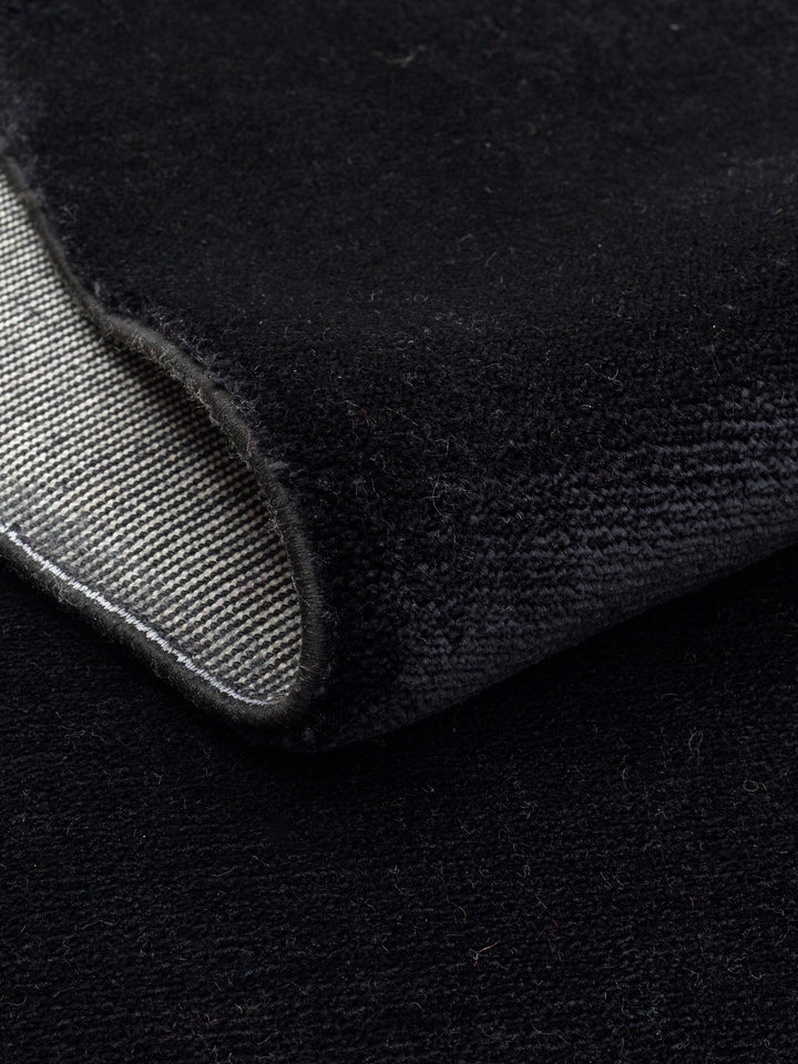 Victoria %100 TENCEL™ Lyocell El Emeği ile Üretilen Halı MIDNIGHT ONYX kıvrım detayı