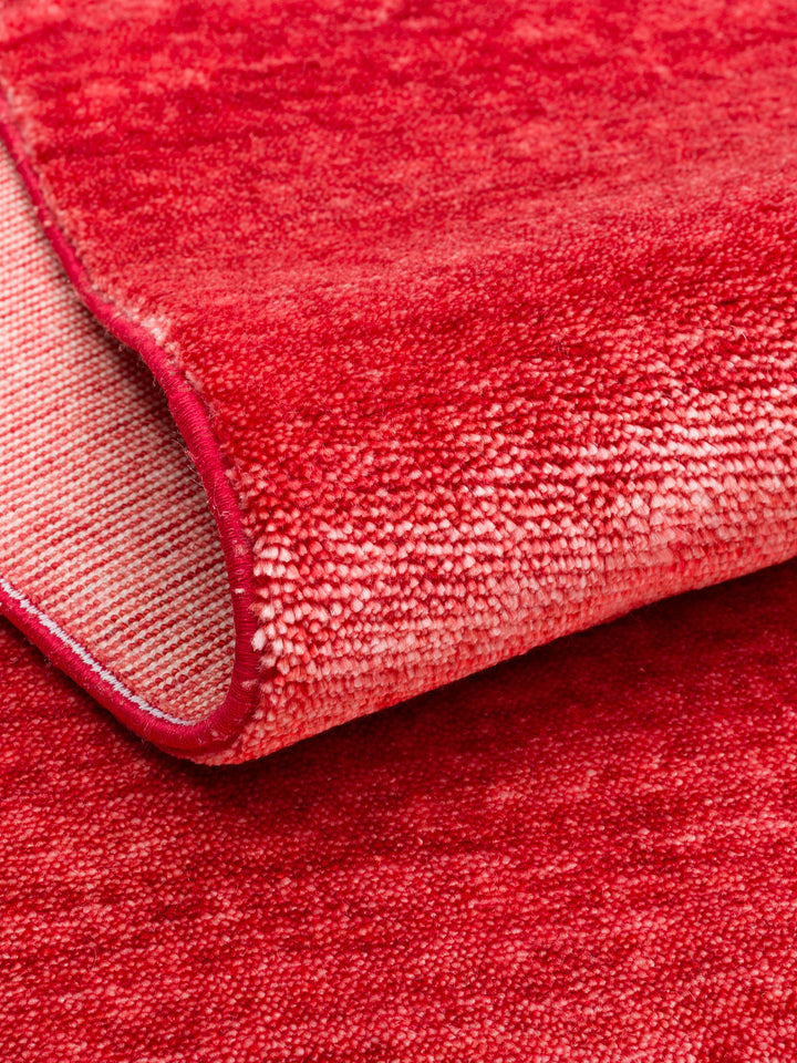 Victoria %100 TENCEL™ Lyocell El Emeği ile Üretilen Halı RED SHERBET kıvrım detayı